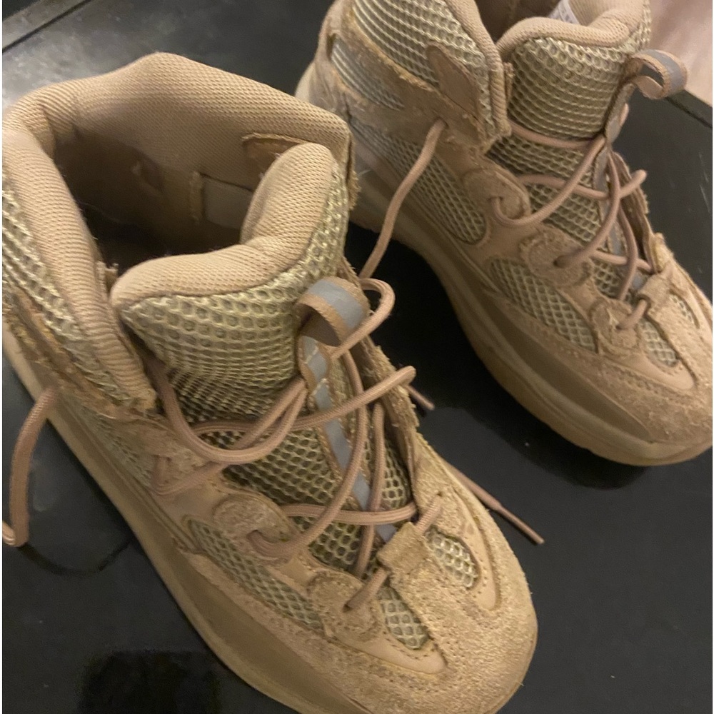 Yeezy boots size 1c for kids not adults